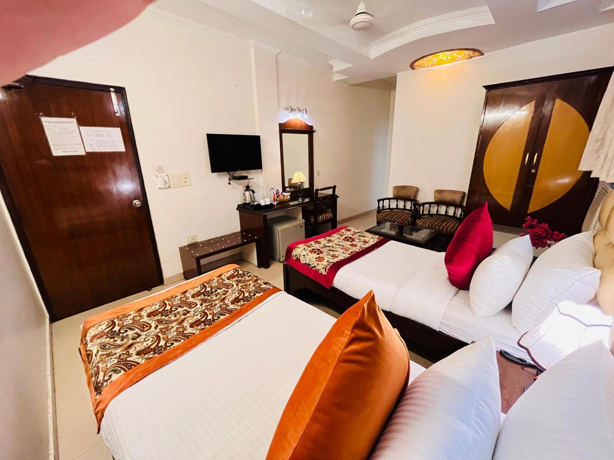 Hotel Paras - Karol Bagh Delhi Exterior photo