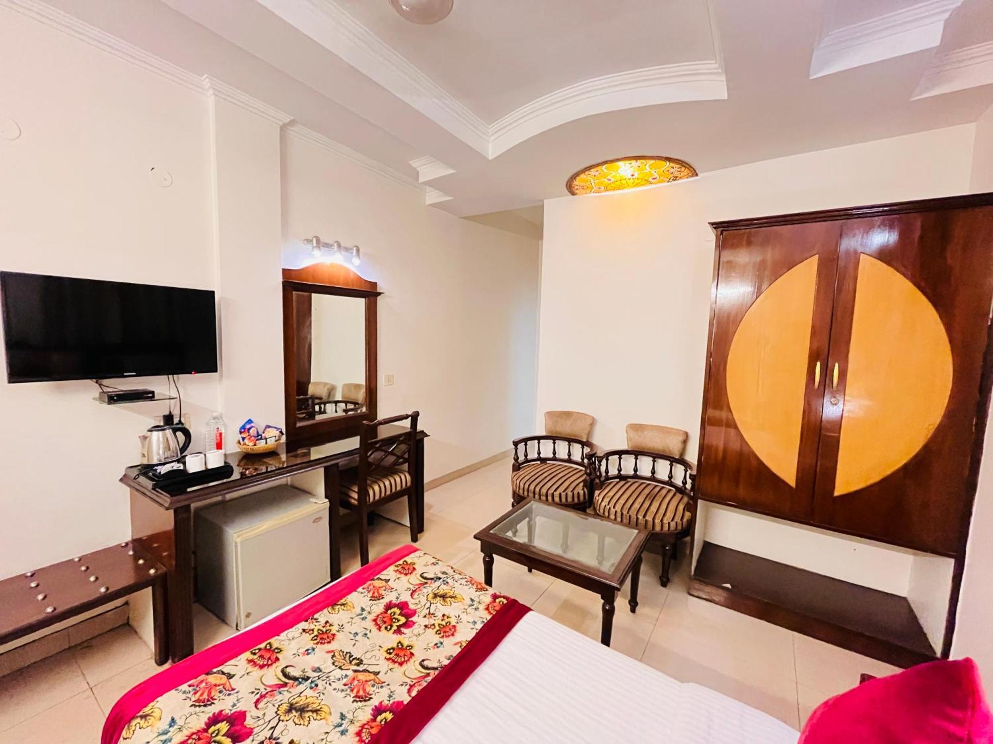 Hotel Paras - Karol Bagh Delhi Exterior photo