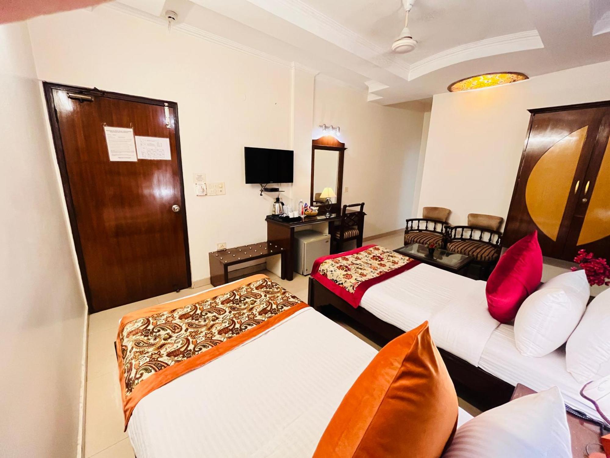 Hotel Paras - Karol Bagh Delhi Exterior photo