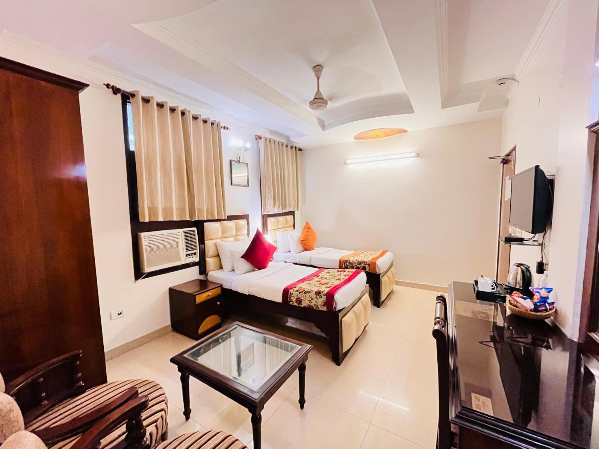 Hotel Paras - Karol Bagh Delhi Exterior photo