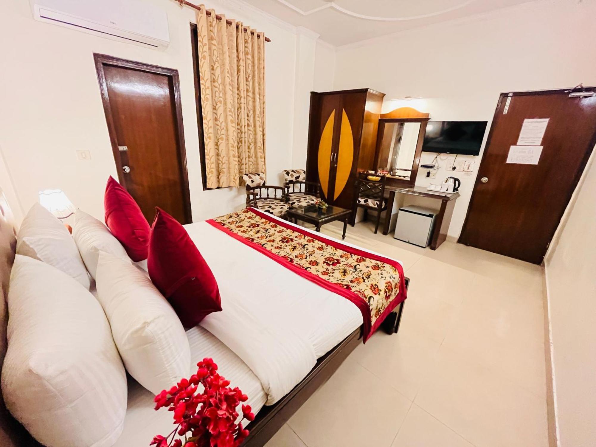 Hotel Paras - Karol Bagh Delhi Exterior photo