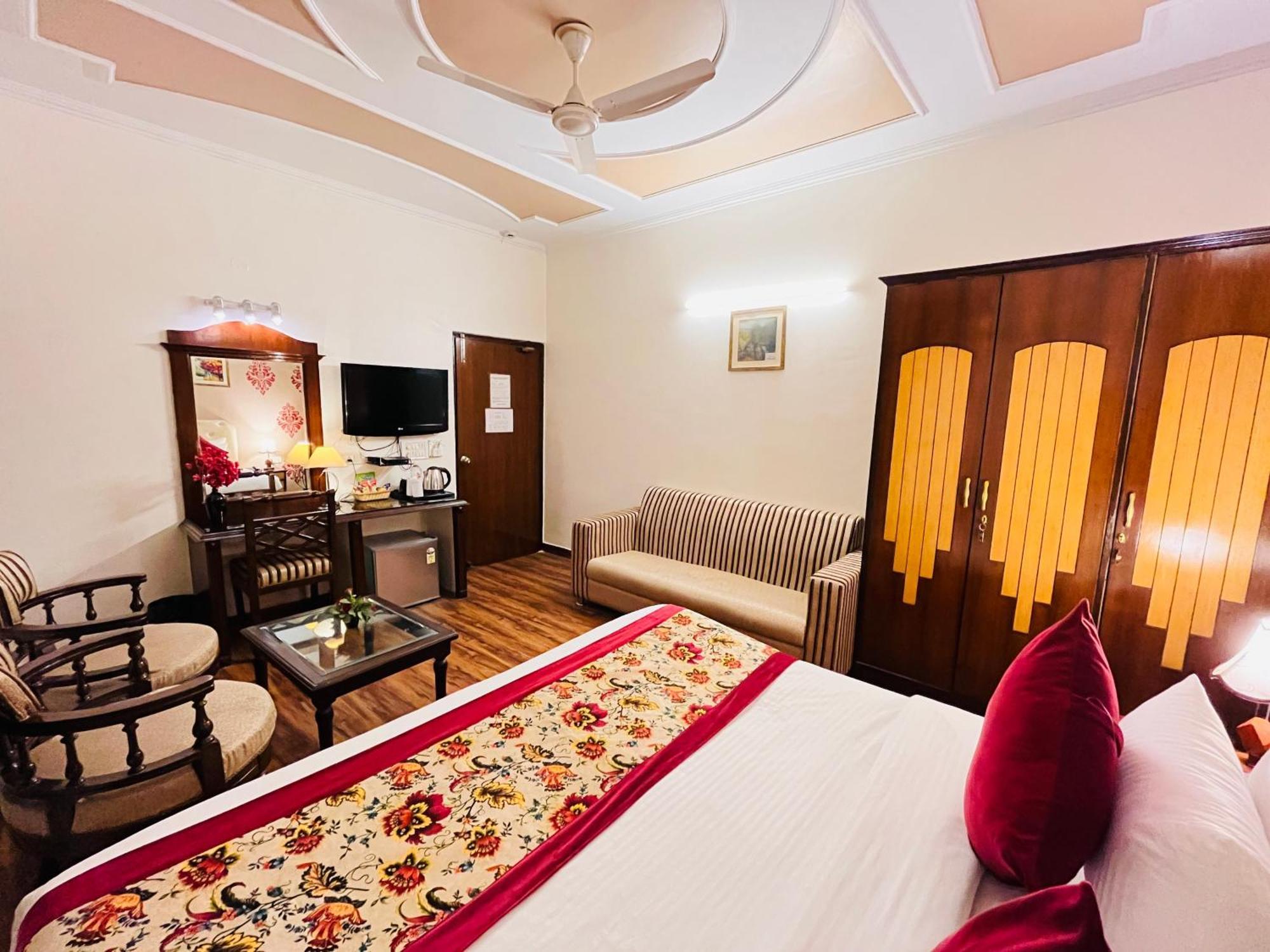 Hotel Paras - Karol Bagh Delhi Exterior photo