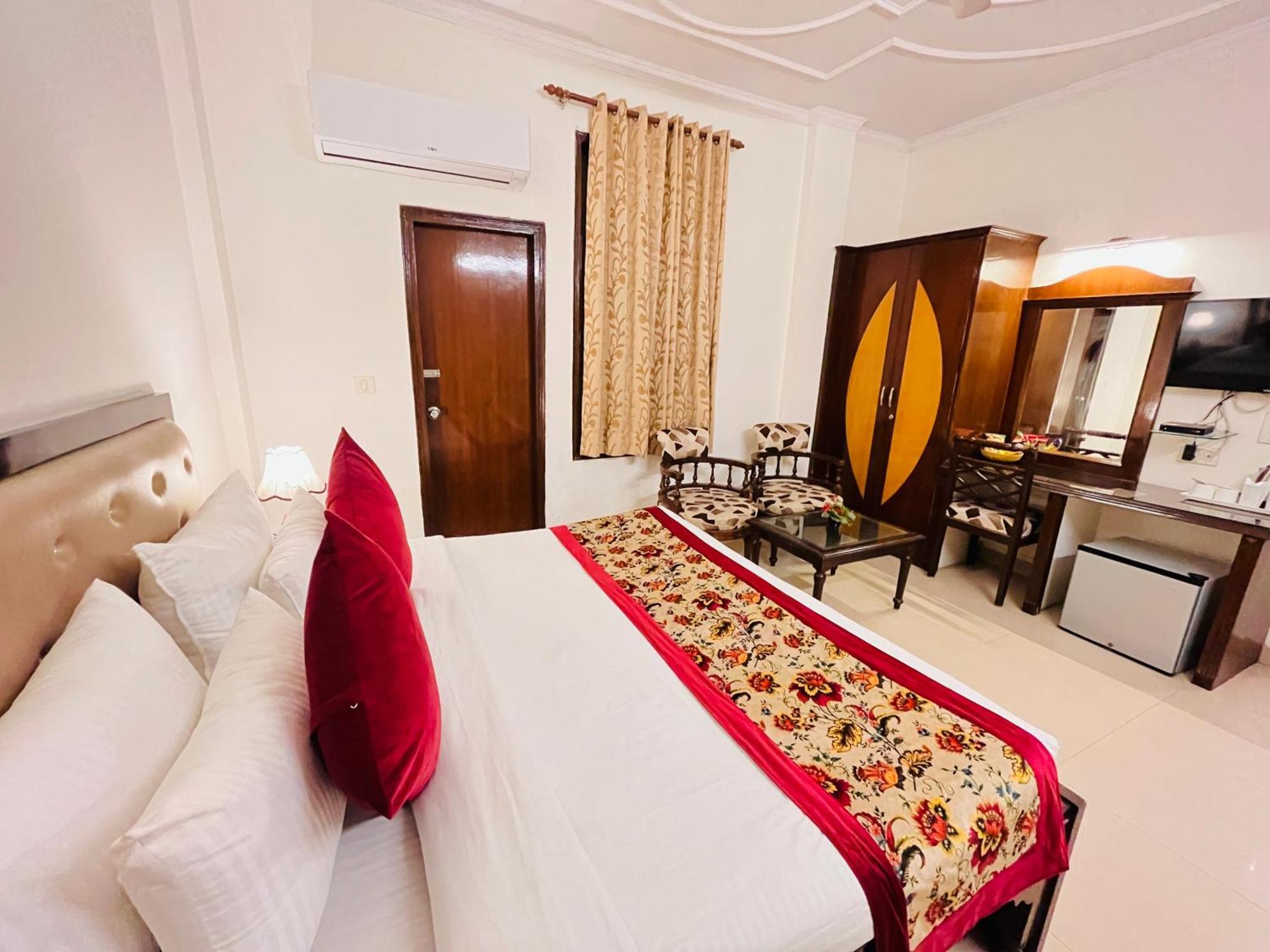 Hotel Paras - Karol Bagh Delhi Exterior photo