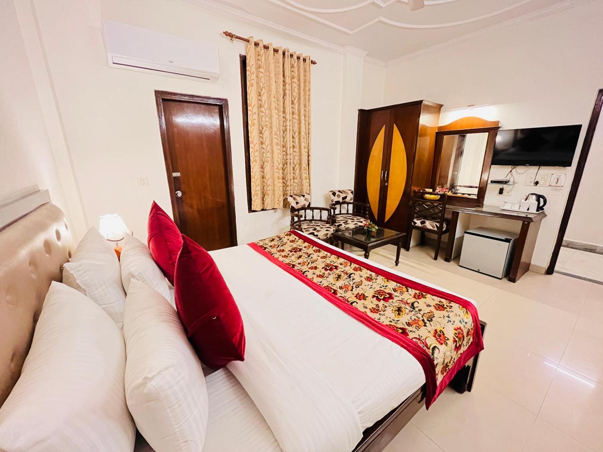 Hotel Paras - Karol Bagh Delhi Exterior photo