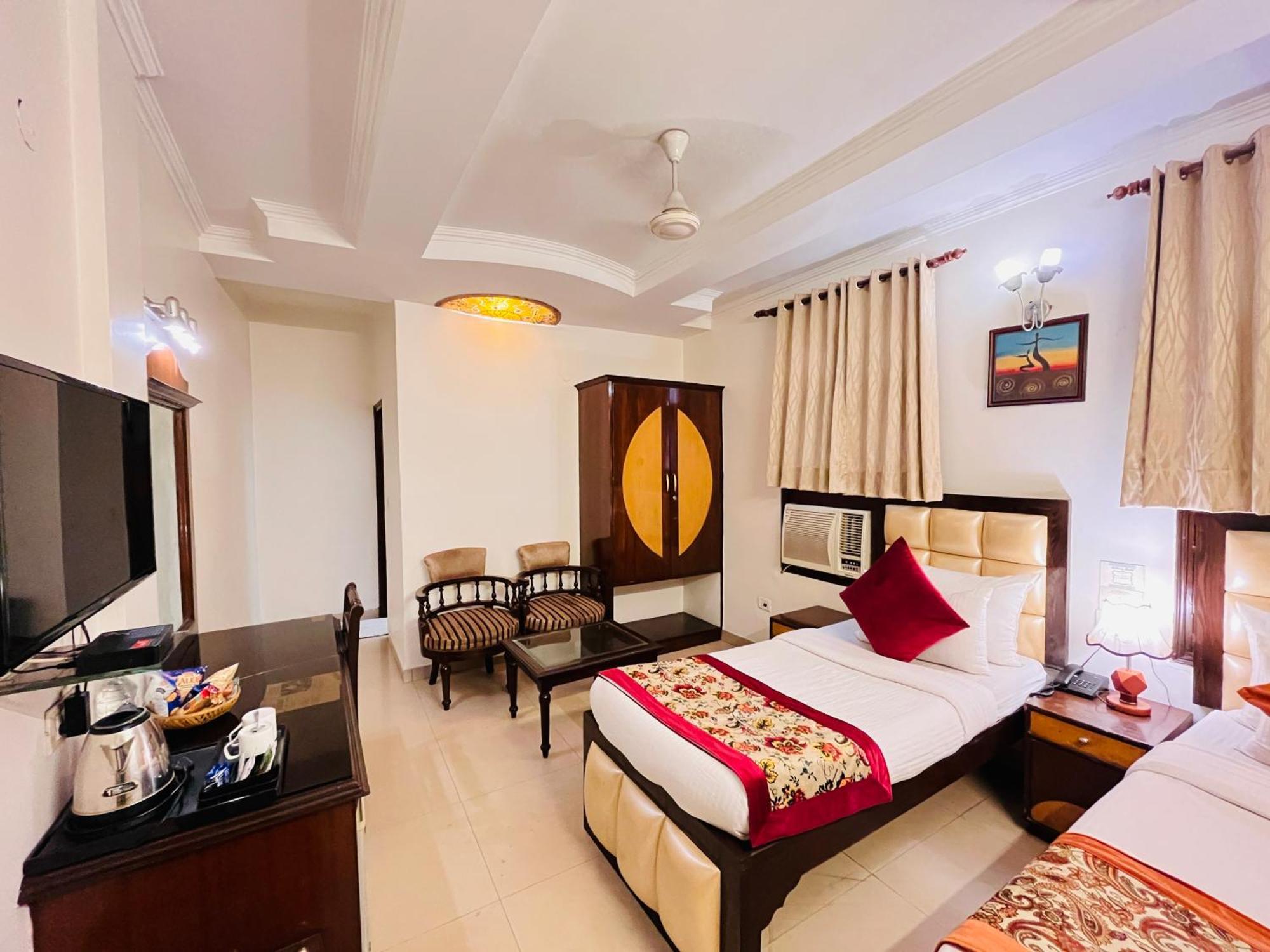 Hotel Paras - Karol Bagh Delhi Exterior photo