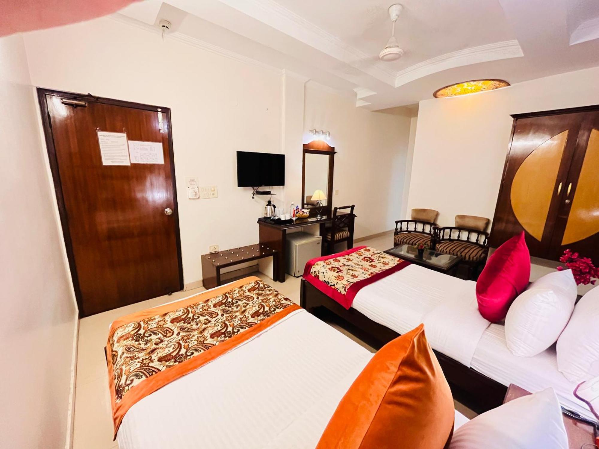 Hotel Paras - Karol Bagh Delhi Exterior photo