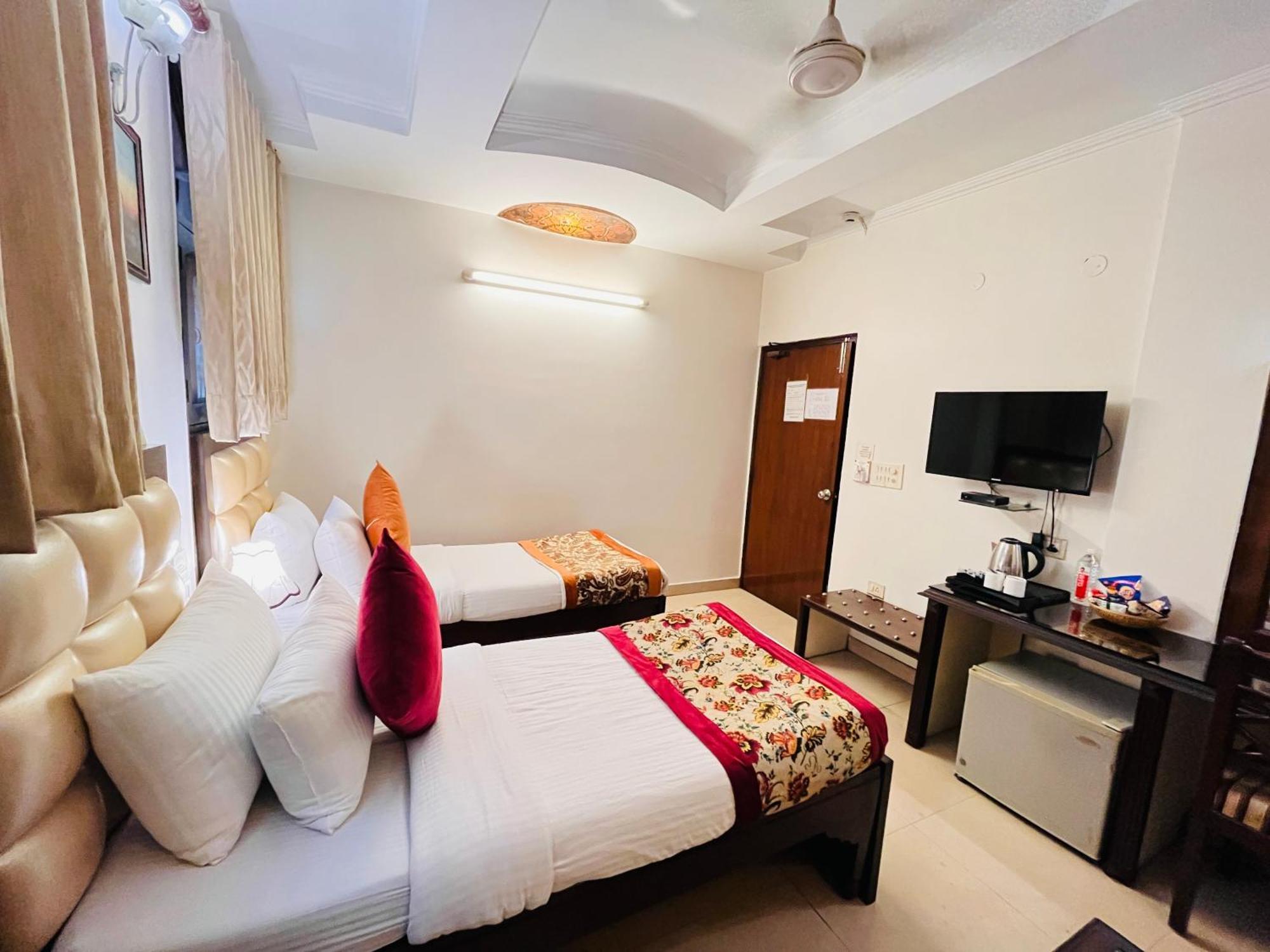 Hotel Paras - Karol Bagh Delhi Exterior photo
