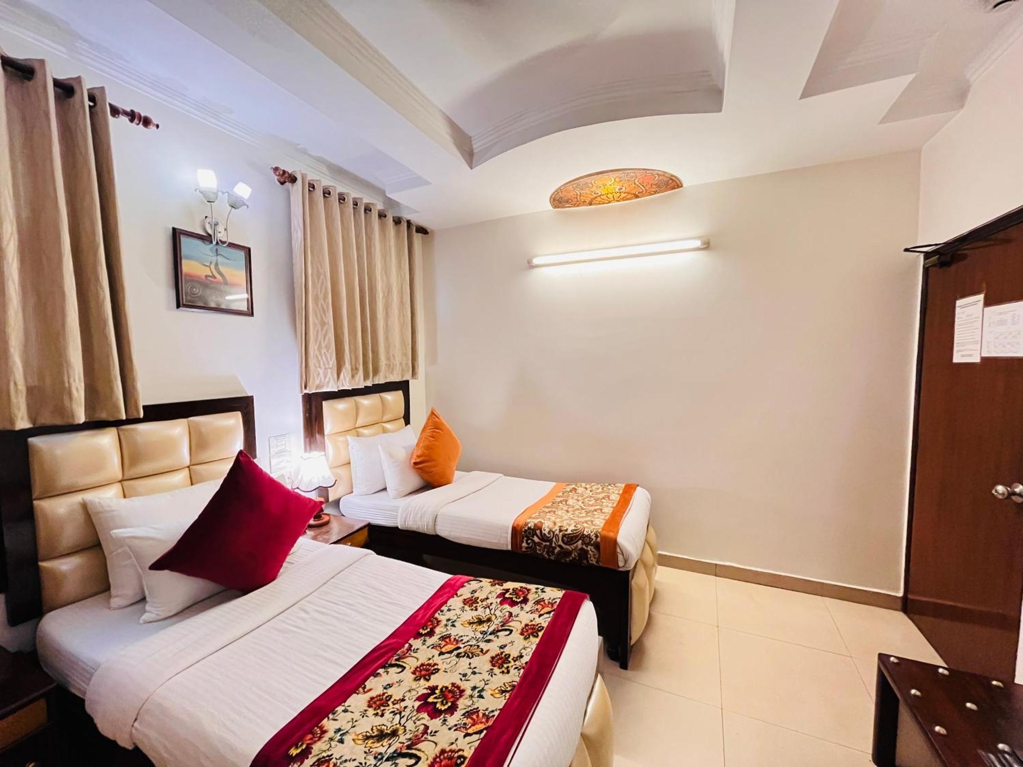 Hotel Paras - Karol Bagh Delhi Exterior photo